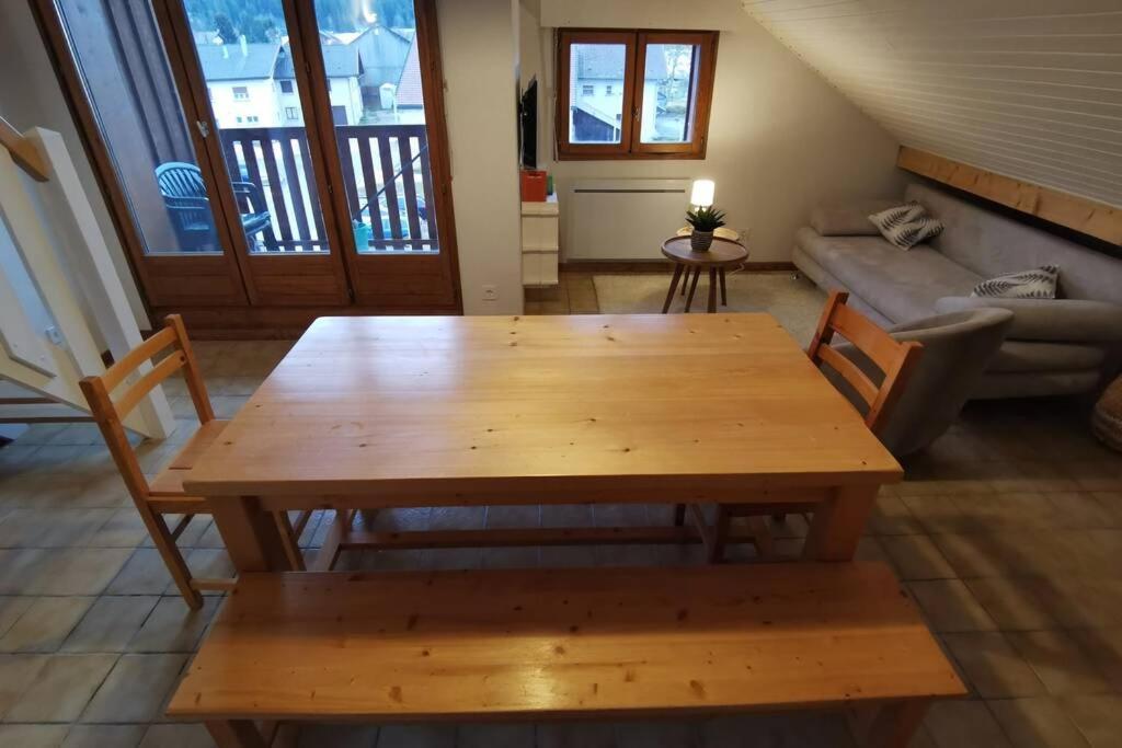 Appartement Ravissant appart proche suisse et pistes de ski familiales à Les Fourgs Extérieur photo